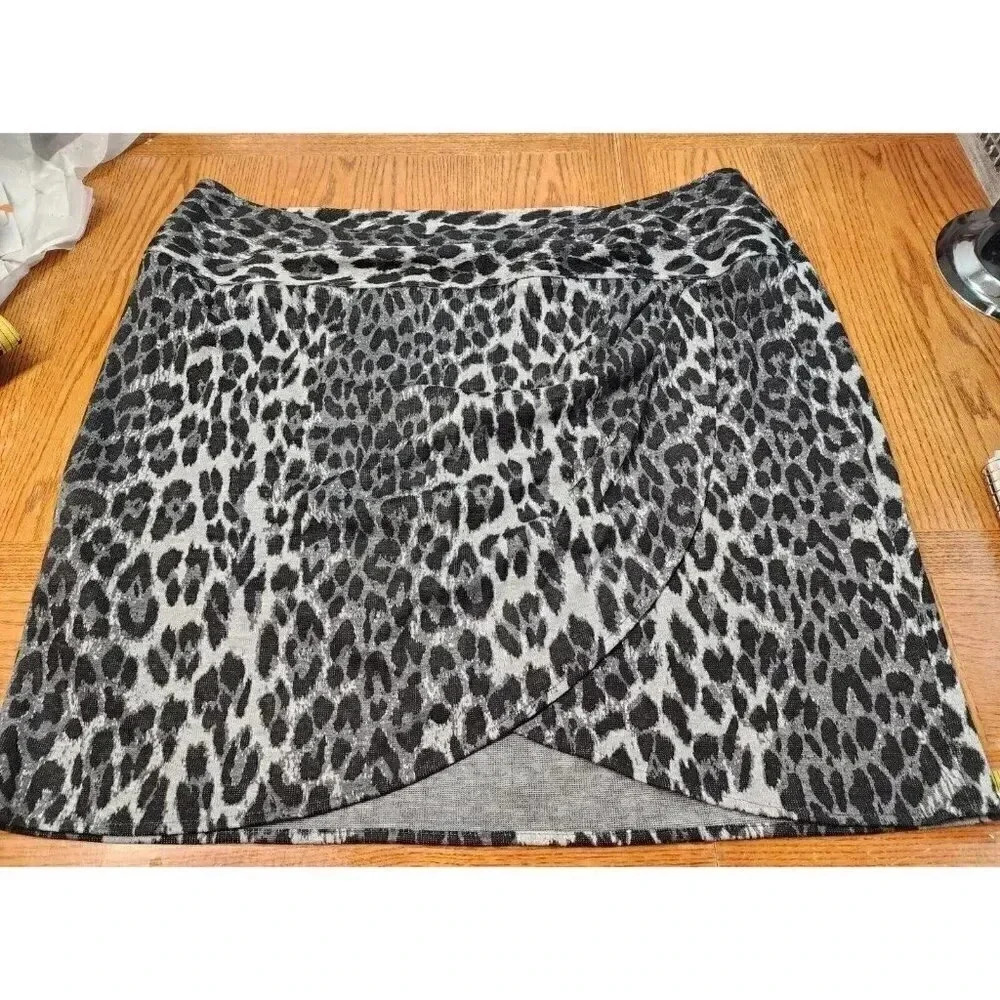 Lane Bryant Side Zip Leopard Print Skirt Plus Size 26